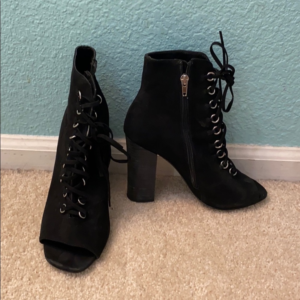 FreeMee Steve Madden Lace Up Peep Toe booties